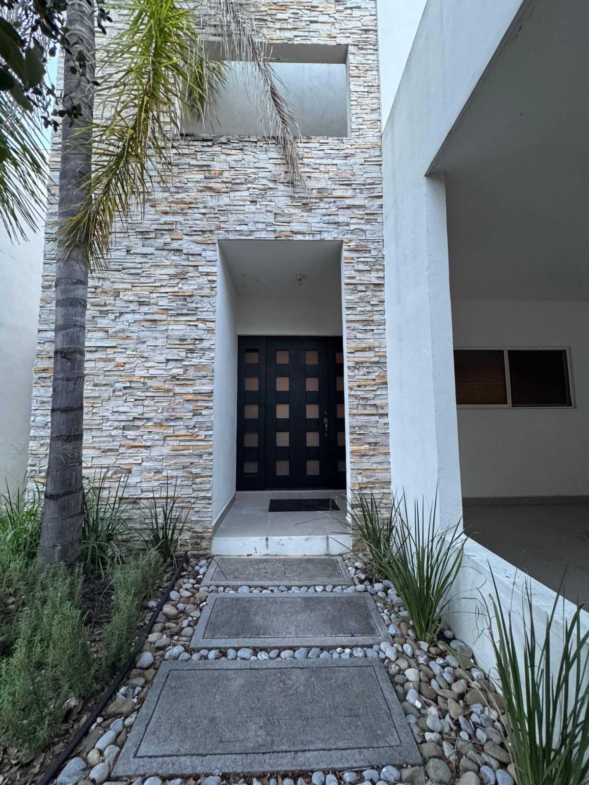 CASA EN VENTA EN PRIVADA EN CARRETERA NACIONAL