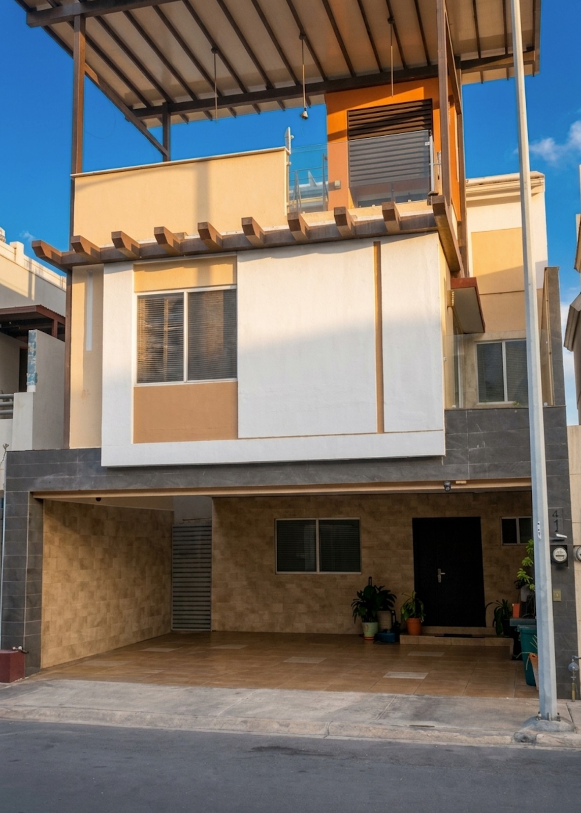 RESIDENCIA EN PUERTA DE HIERRO, PRIVADA